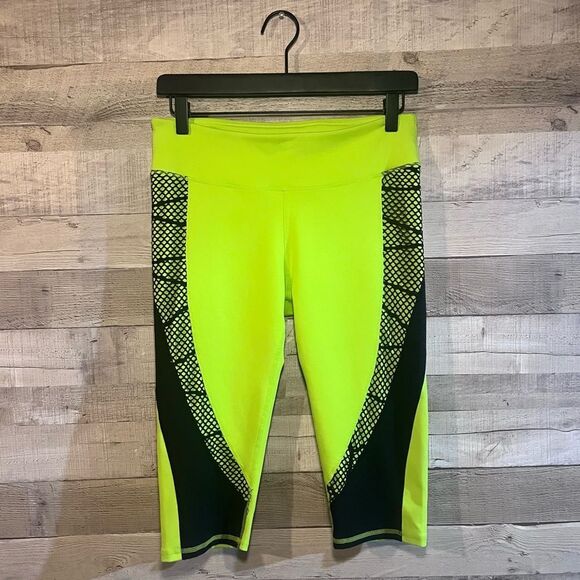 Fabletics Neon Green & Black Net Detailed Capri Leggings - Picture 1 of 6